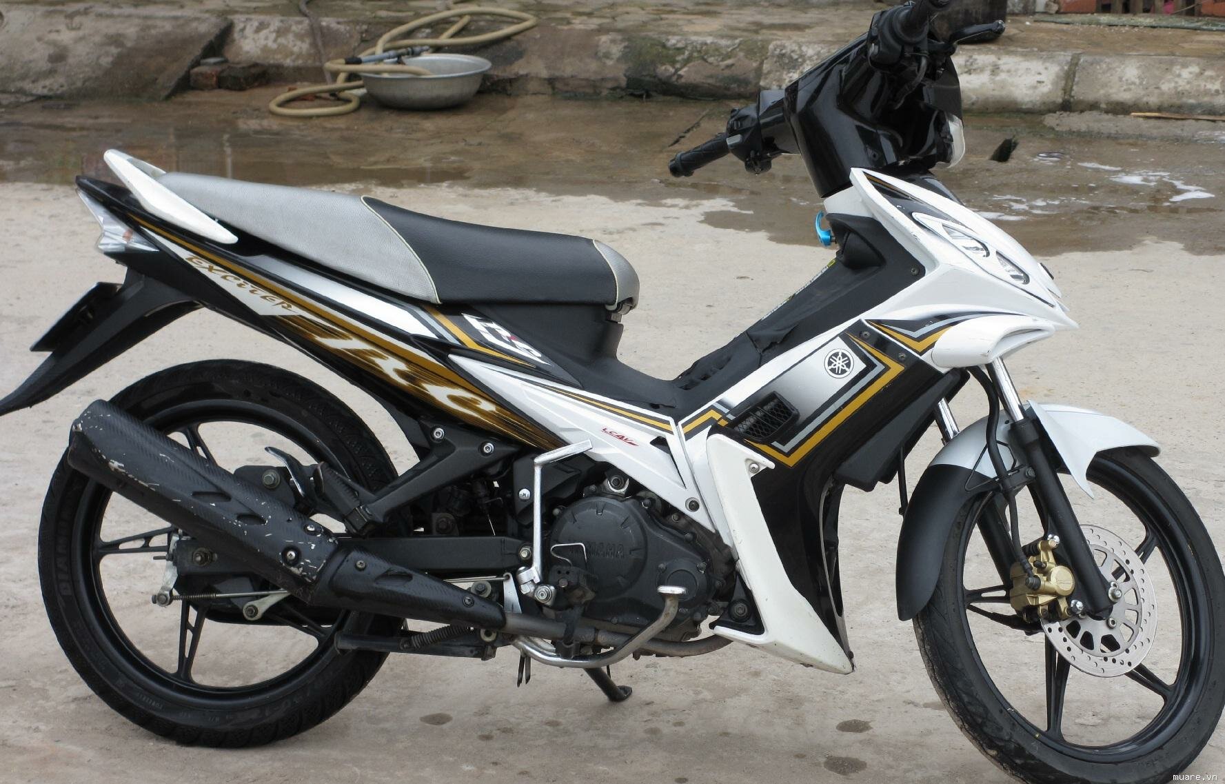 Sơn xe Exciter RC 2010 màu trắng zin uy tín