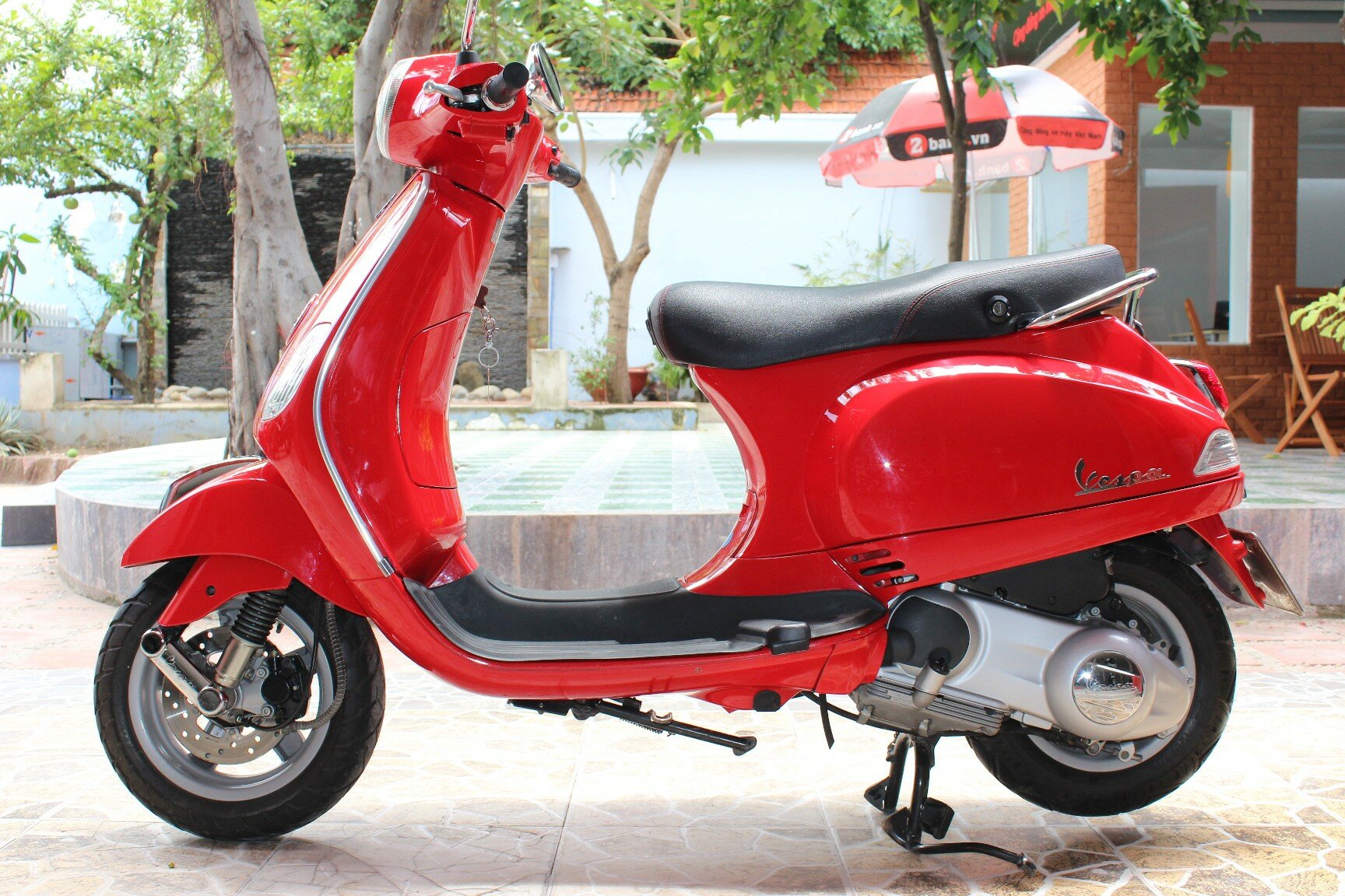 Sơn xe Vespa LX màu đỏ zin uy tín