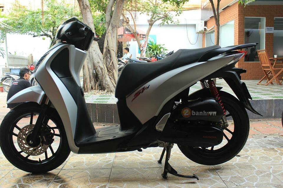 Sơn Sh 150i lên Sporty màu bạc mờ